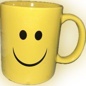 Yellow Smiley Face Mug 13oz New in Box